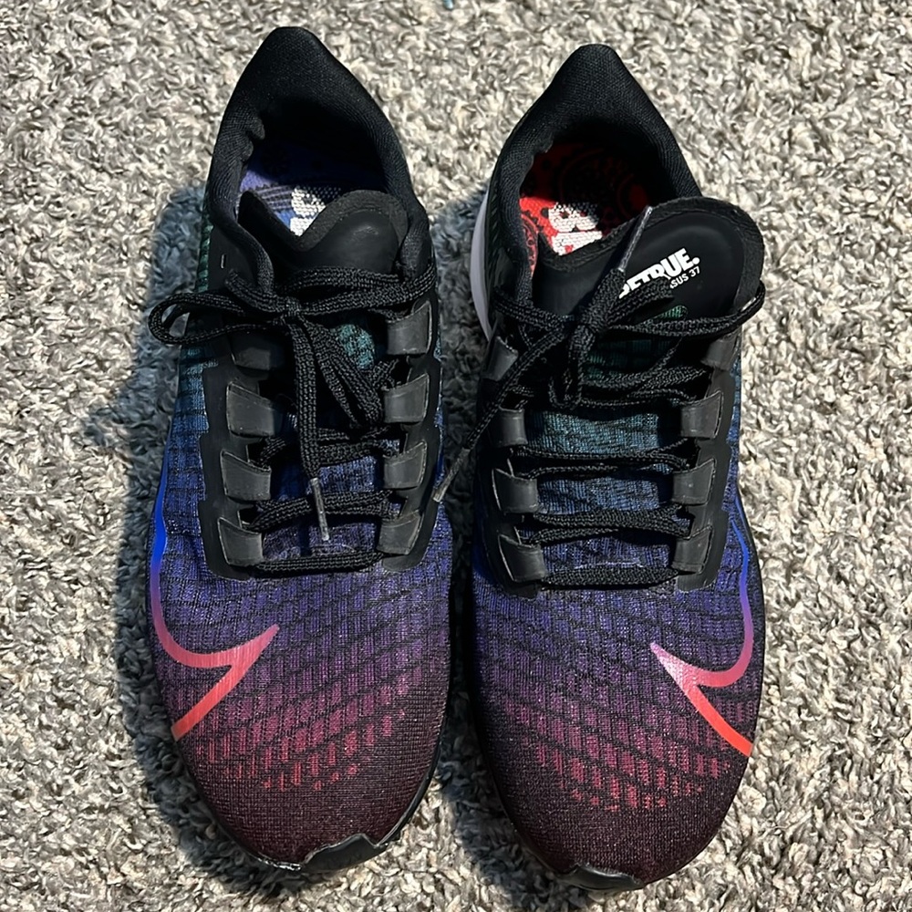 Mens 8 - Nike Air Zoom Pegasus 37 Be True sneakers pride